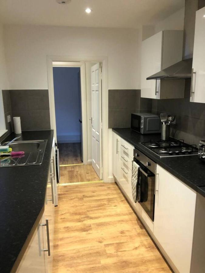 Lovely 4-Bed House In Anfield All En-Suite Λίβερπουλ Εξωτερικό φωτογραφία